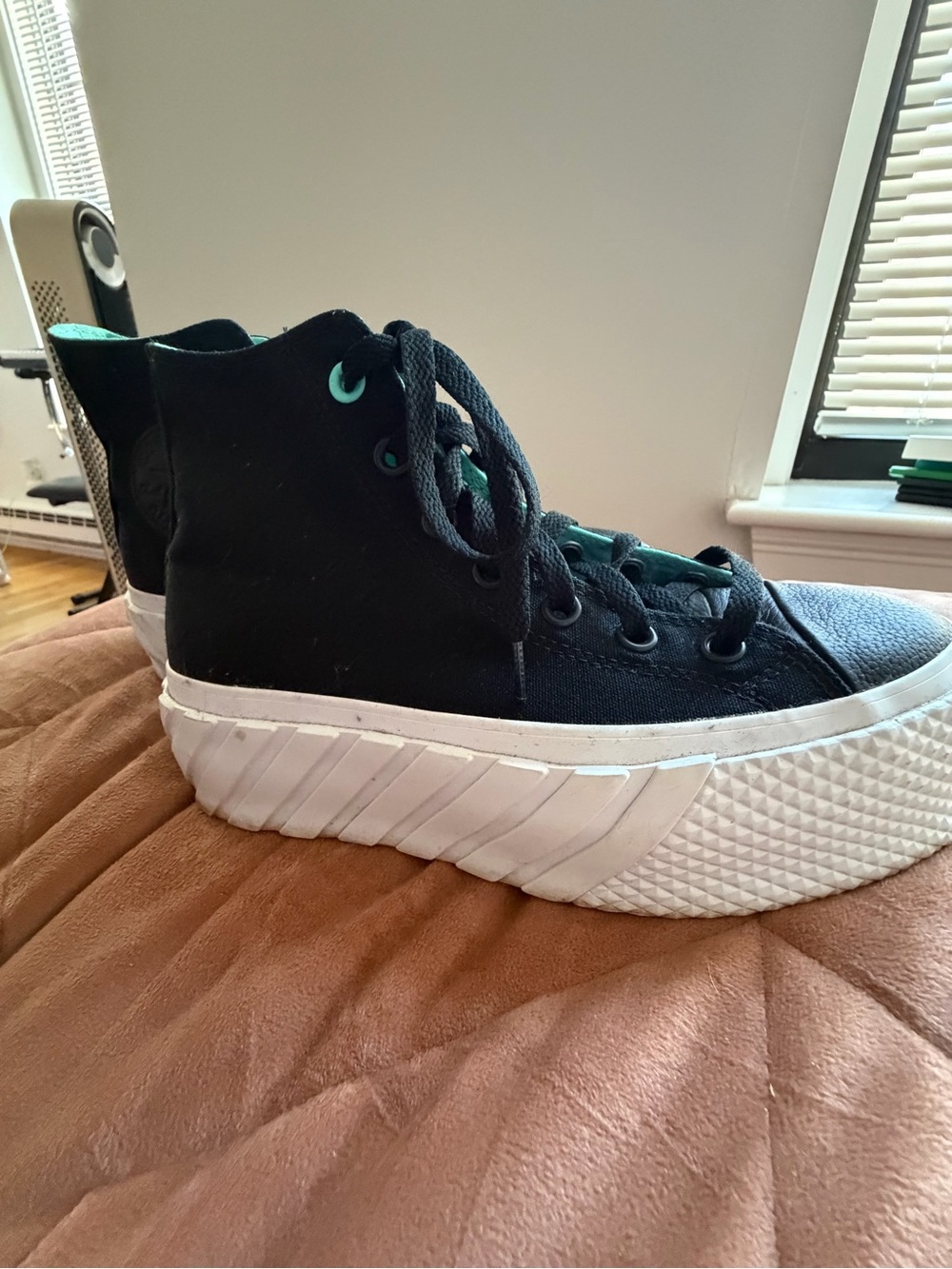 Converse size 6.5 Platform Lace-Up Sneakers in Black and White - Picture 5 of 7